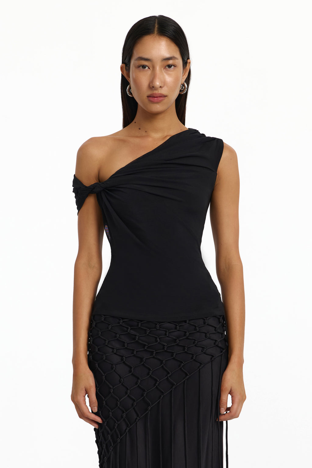 CORE-SD260464T_YUSRA_TOP-BLACK-1