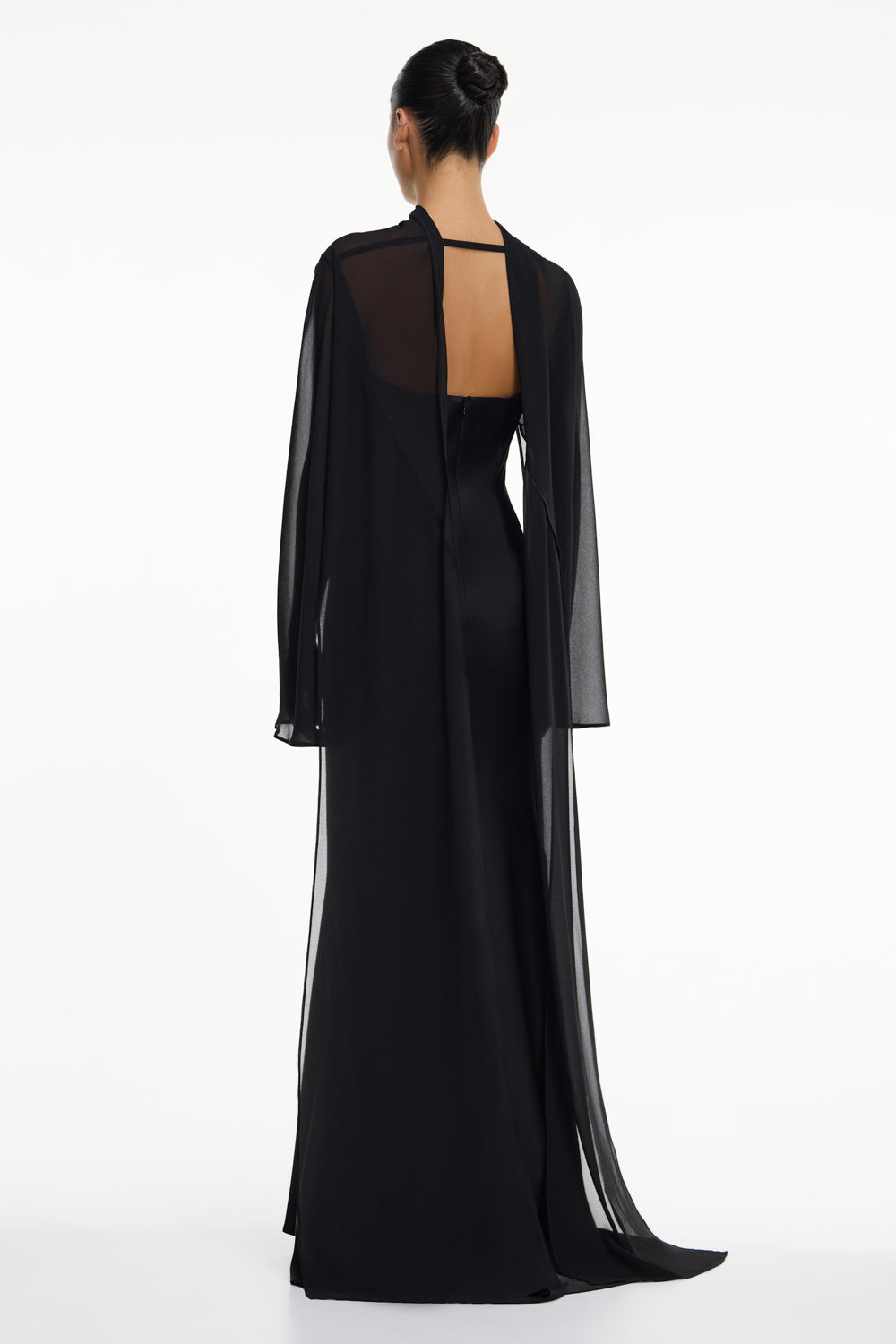 Devlyn Long Sleeve Gown in Black