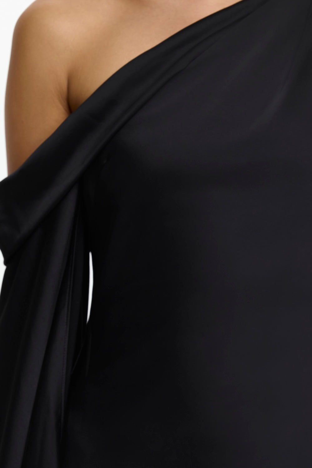 CORE-SS260712D_DAIRA_LONG_SLEEVE_DRESS-BLACK-4