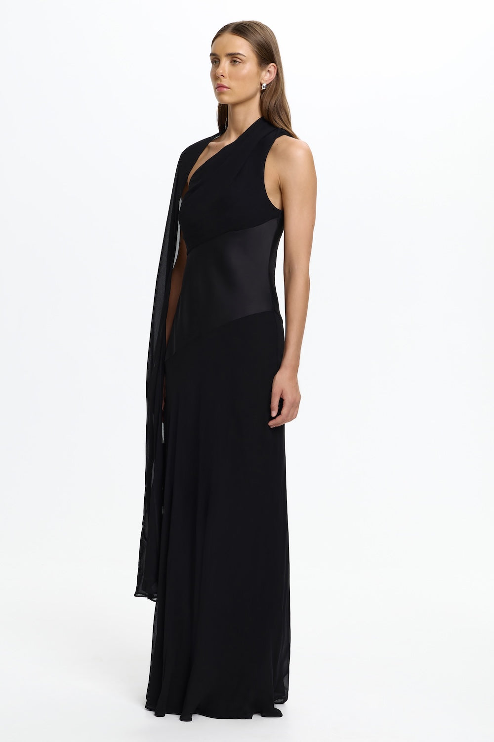 D1-SD260722D_YEIRAH_DRESS-BLACK-2