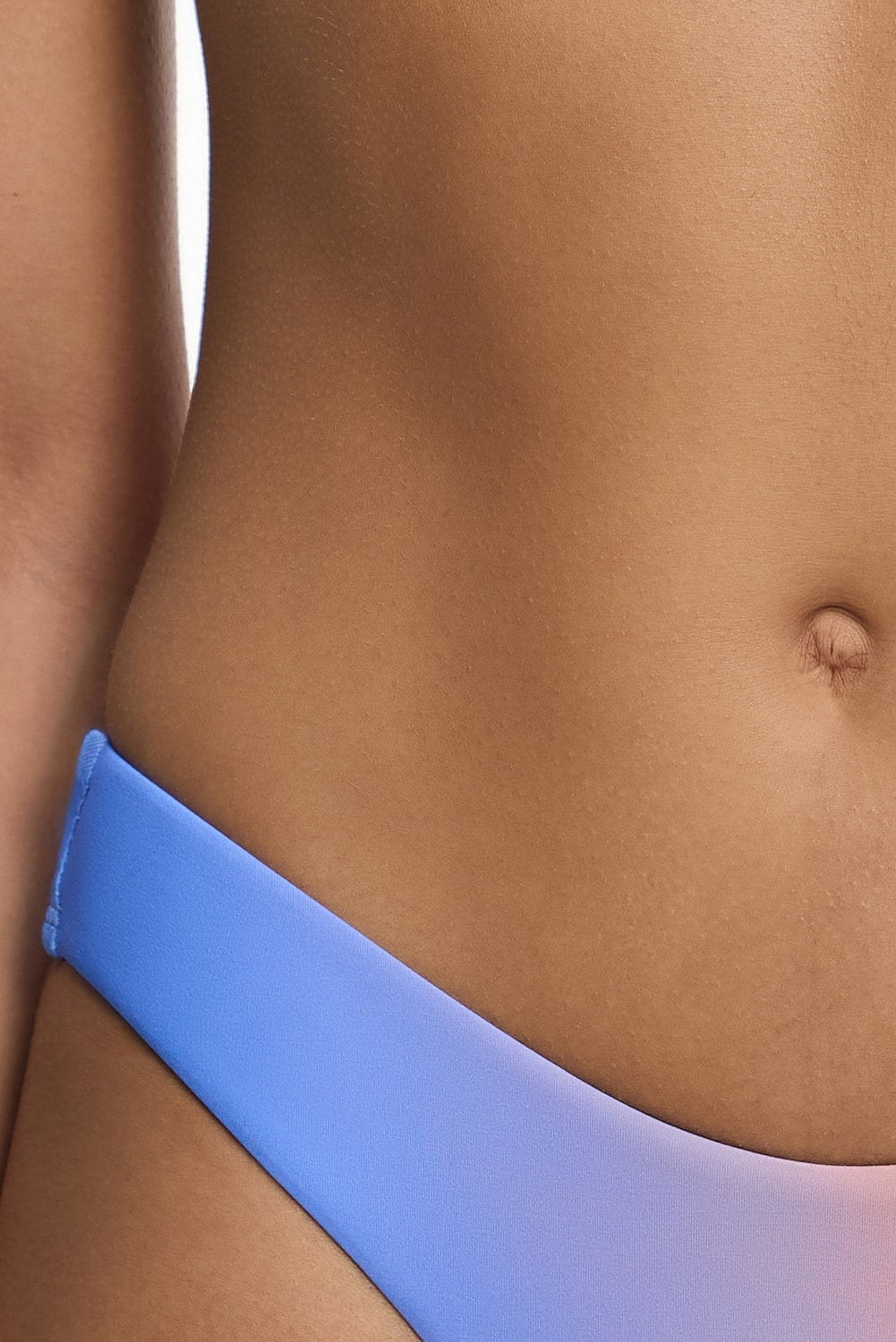 D1-SW2417B-PRT_ALEIA_BRIEF-BLUE_GRADIENT-4