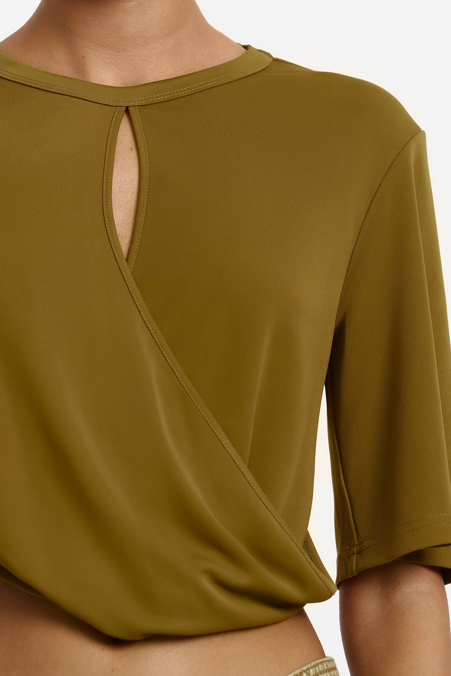 D2-SD260492T_JOLIE_TEE-MOSSGOLD-4