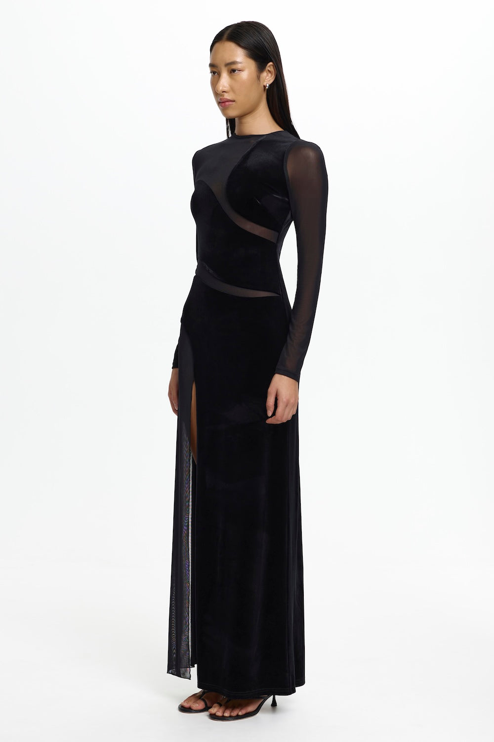 D2-SD260786D_SIGRID_GOWN-BLACK-2
