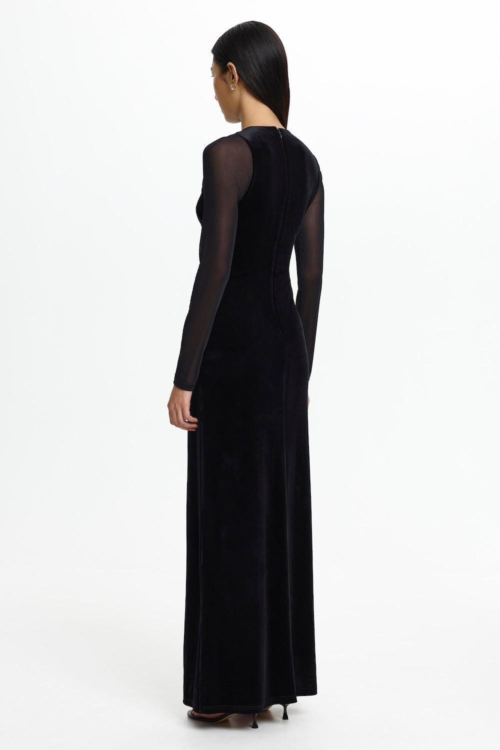 D2-SD260786D_SIGRID_GOWN-BLACK-3