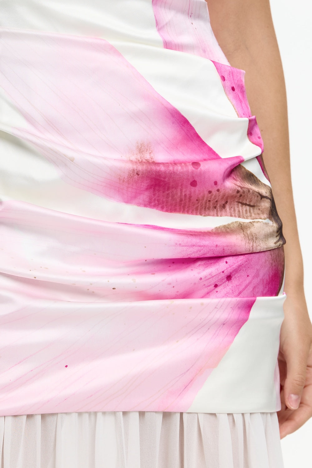 D3-SS2601117D_JAMILA_GOWN-PETAL_GARDEN-4
