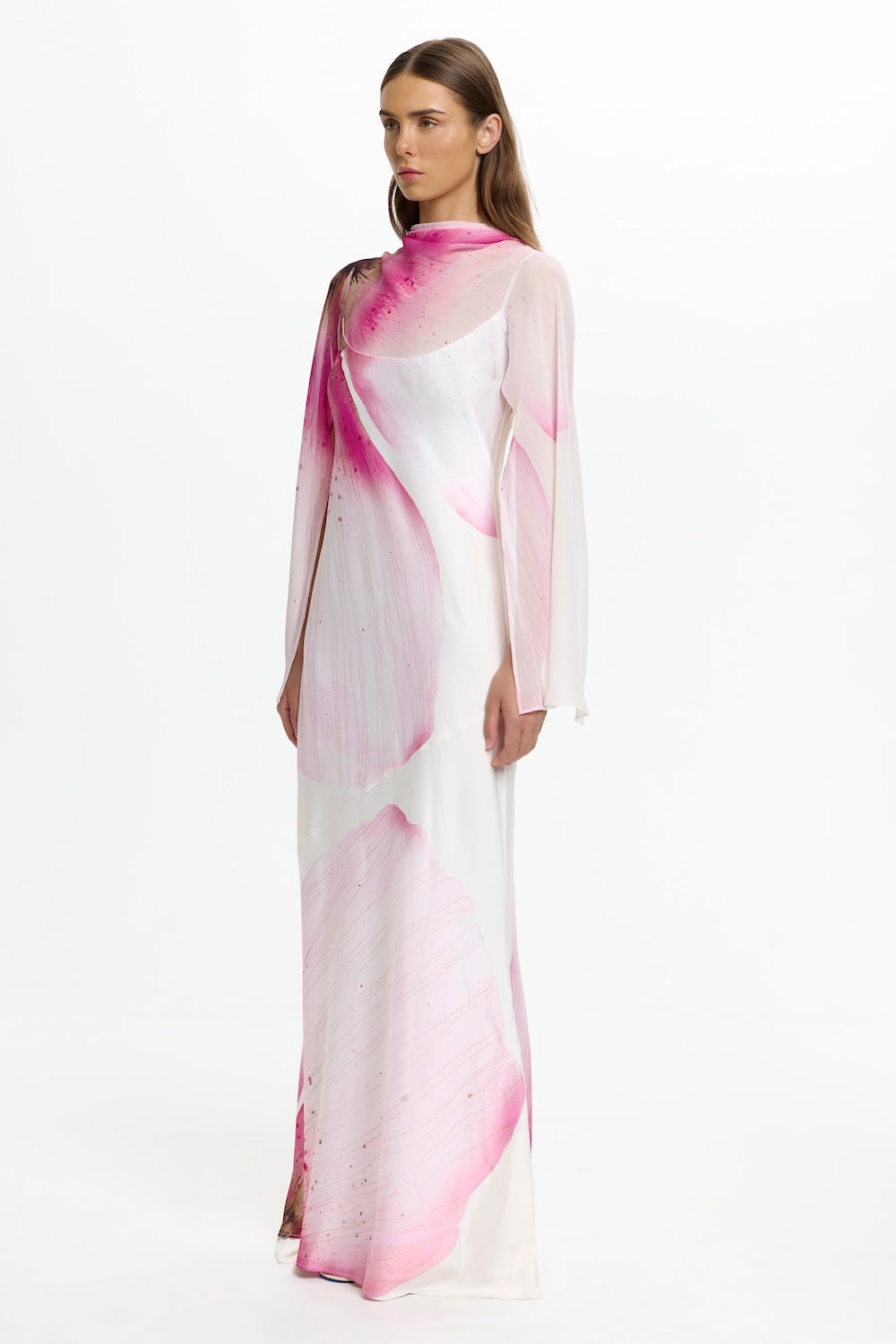 D3-SS260134D-F1-PRT_DEVLYN_LONG_SLEEVE_GOWN-PETAL_GARDEN-2