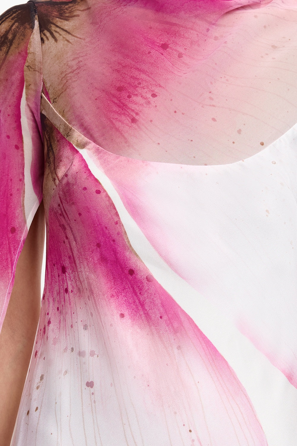 D3-SS260134D-F1-PRT_DEVLYN_LONG_SLEEVE_GOWN-PETAL_GARDEN-4