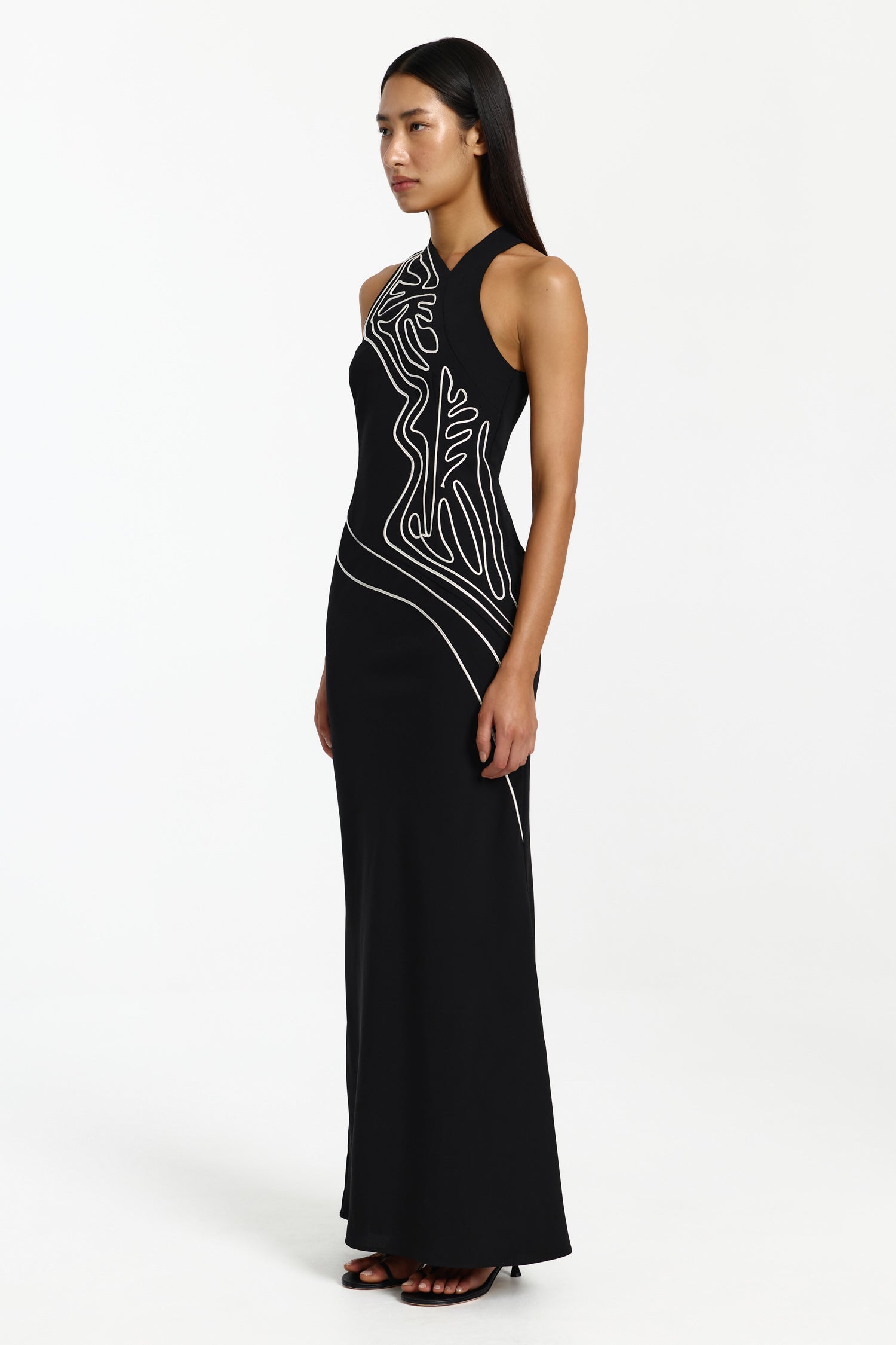 D3-SS260485D_VHARI_GOWN-BLACK-2