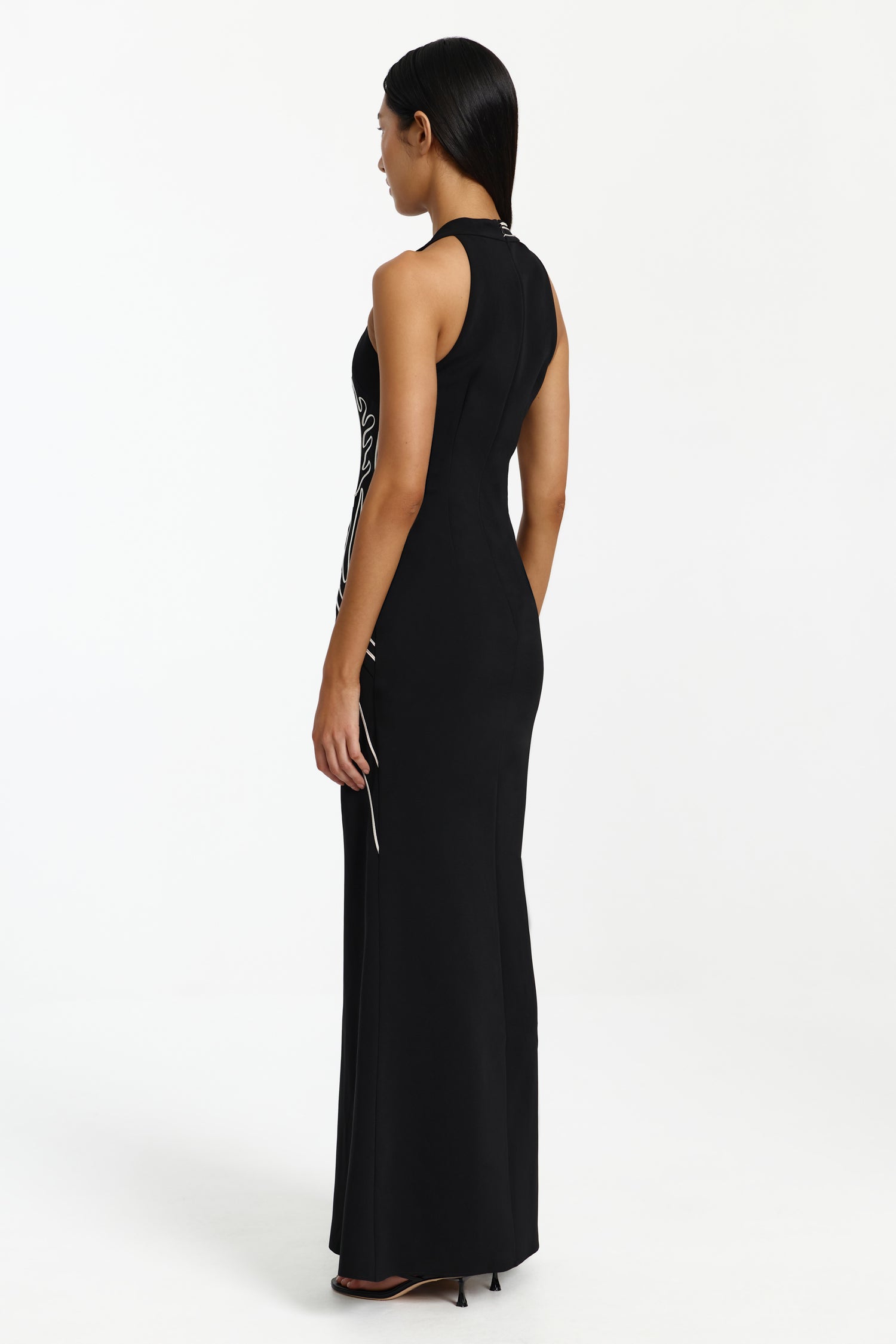D3-SS260485D_VHARI_GOWN-BLACK-3