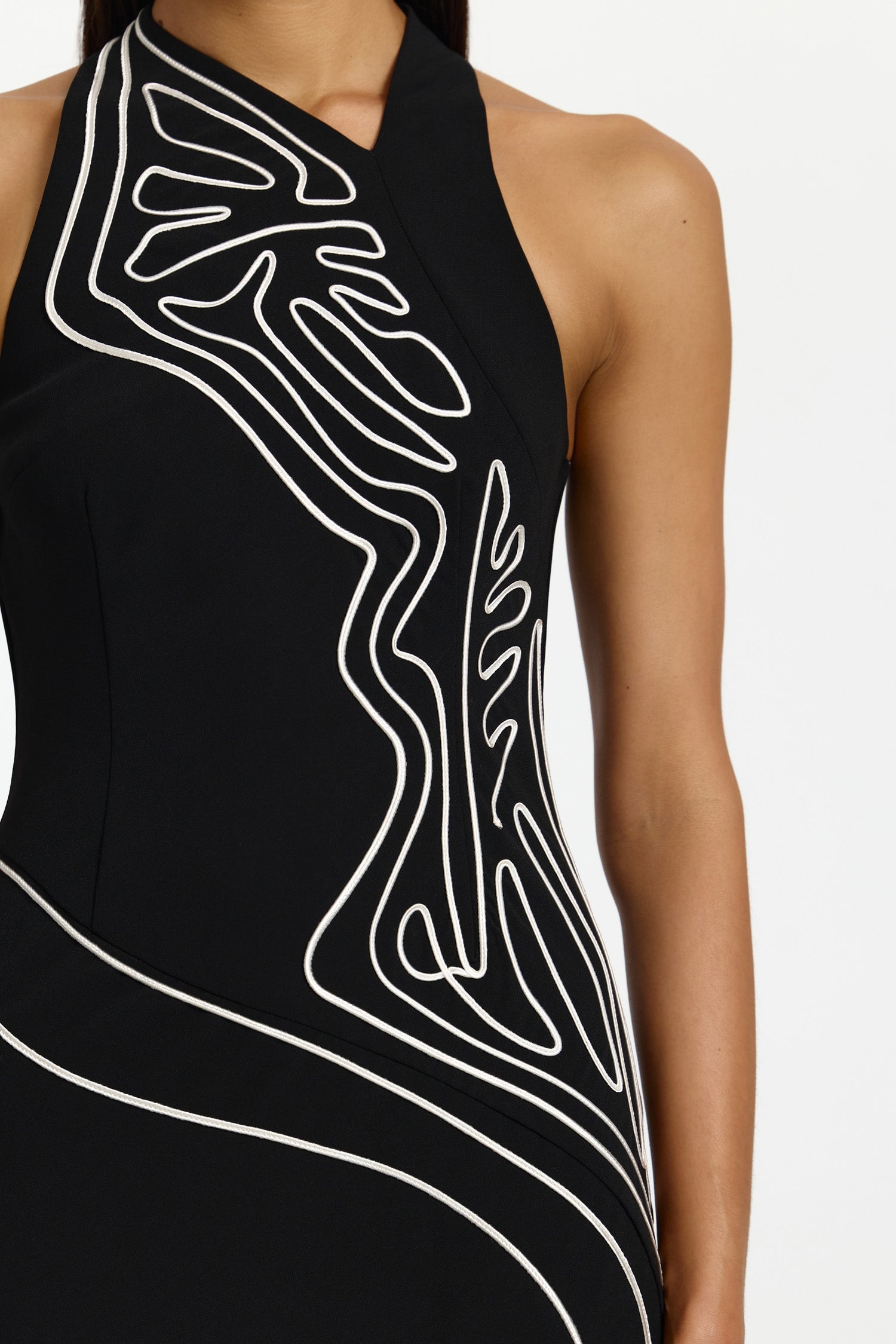D3-SS260485D_VHARI_GOWN-BLACK-4